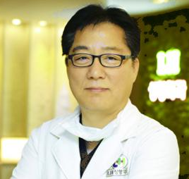 李庸國