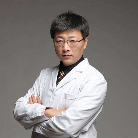 北京隆鼻專家李勁良和李長賦哪個做鼻綜合效果好看？
